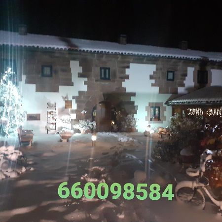 Hotel La Casona De Barrio, Alto Campoo Barrio  Exteriör bild