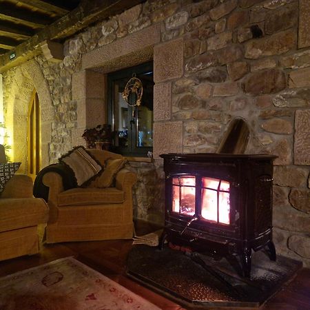 Hotel La Casona De Barrio, Alto Campoo Barrio  Exteriör bild