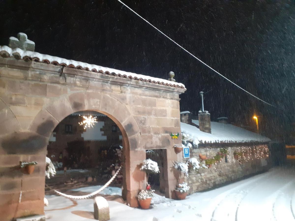 Hotel La Casona De Barrio, Alto Campoo Barrio  Exteriör bild