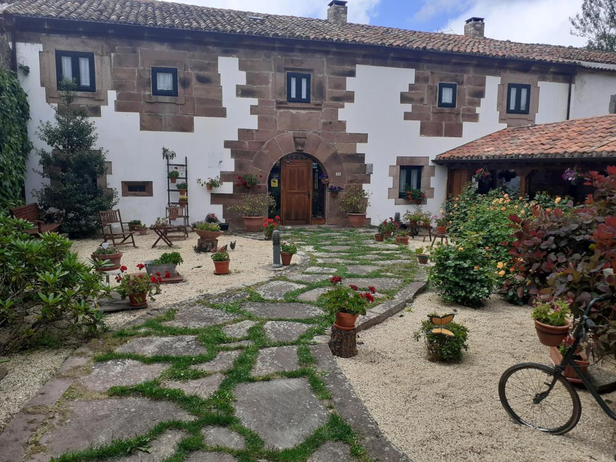 Hotel La Casona De Barrio, Alto Campoo Barrio  Exteriör bild