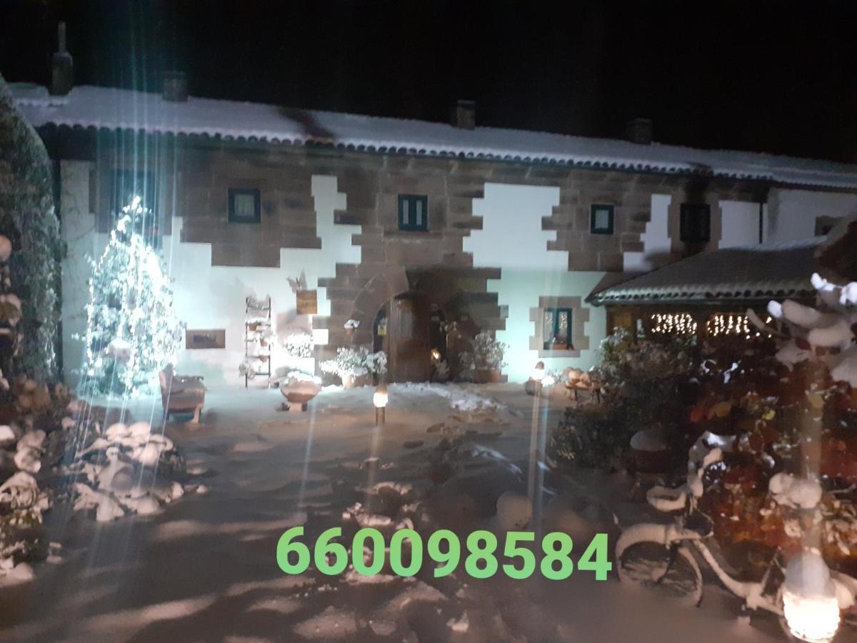 Hotel La Casona De Barrio, Alto Campoo Barrio  Exteriör bild