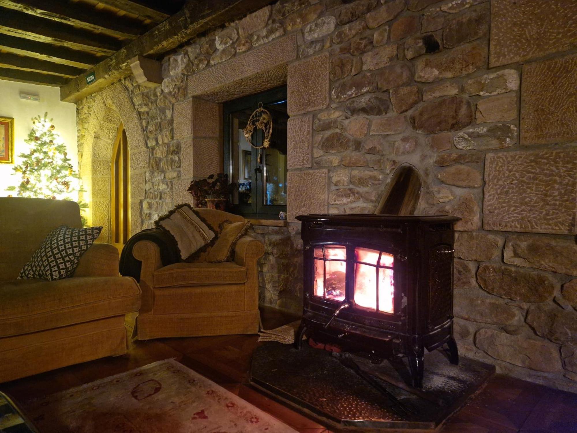Hotel La Casona De Barrio, Alto Campoo Barrio  Exteriör bild