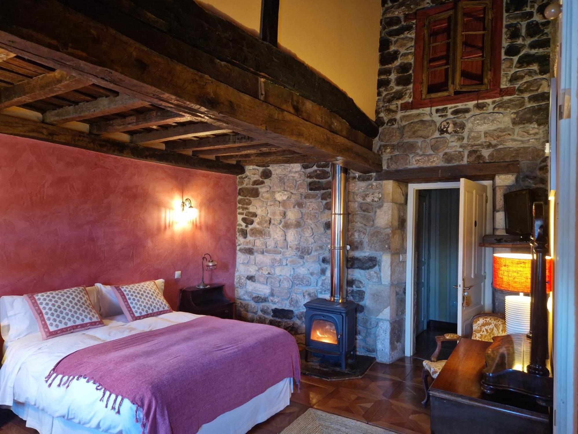 Hotel La Casona De Barrio, Alto Campoo Barrio  Exteriör bild